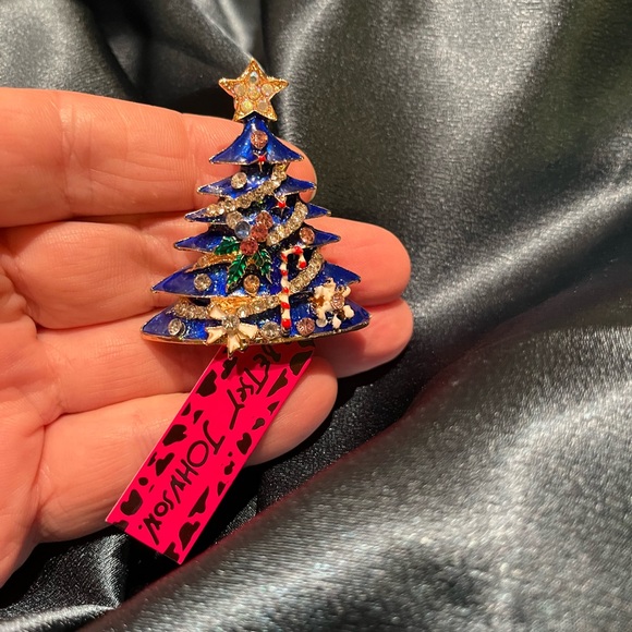 NWT Beautiful Betsy Johnson Christmas Tree Brooch - Picture 2 of 5